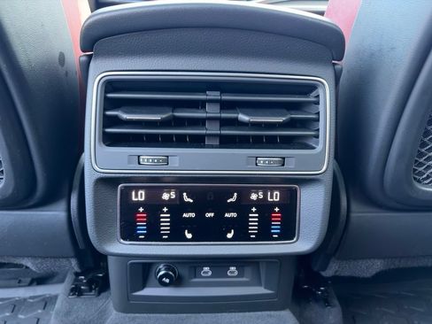 Used 2022 Audi SQ7 Prestige AWD/4WD image 23