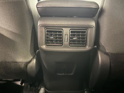 Used 2023 Toyota RAV4 LE AWD/4WD image 32
