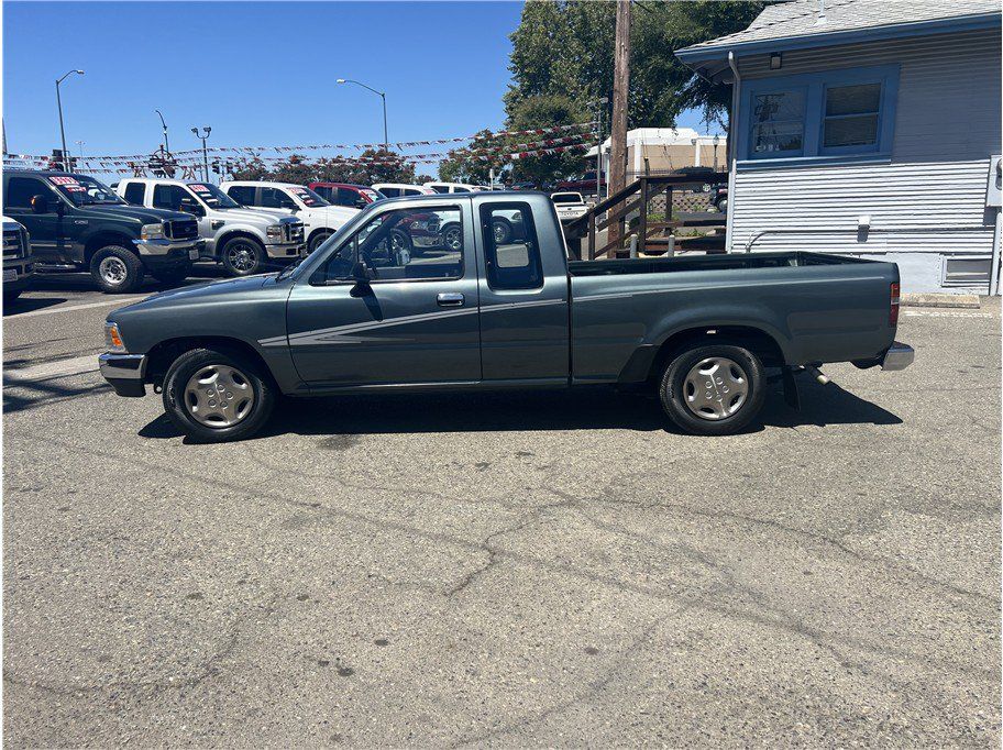 Used 1992 Toyota Pickup Deluxe RWD image 4