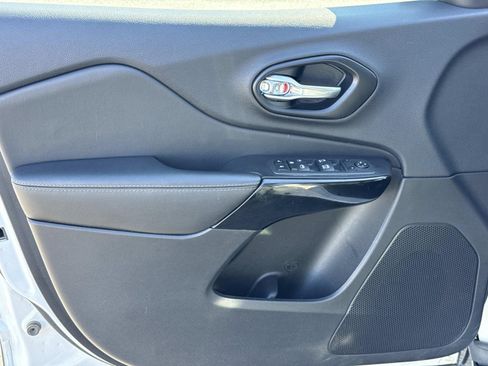 Used 2023 Jeep Cherokee Altitude Lux image 23