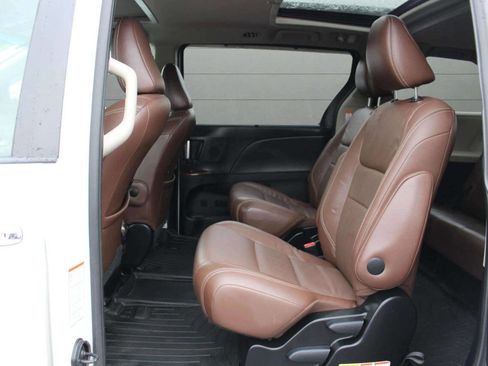 Used 2016 Toyota Sienna Limited Premium image 14