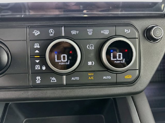 New 2026 Land Rover Defender 110 X-Dynamic SE AWD/4WD image 17