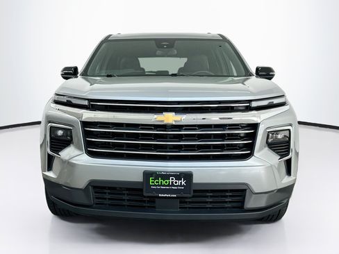 Used 2025 Chevrolet Traverse LT AWD/4WD image 2