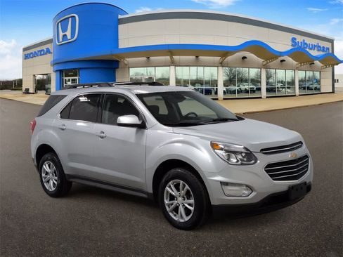 Used 2017 Chevrolet Equinox LT image 2