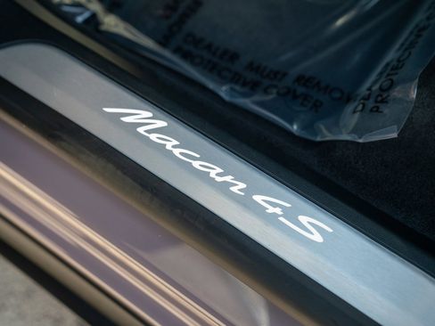 Used 2025 Porsche Macan 4S Electric AWD/4WD image 12