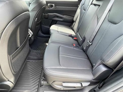 New 2025 Kia Sorento S image 19