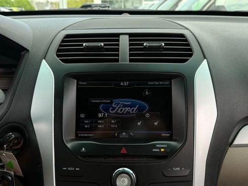 Used 2015 Ford Explorer XLT w/ Equipment Group 202B FWD image 25