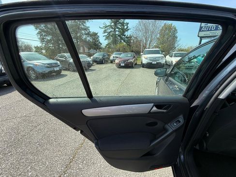 Used 2013 Volkswagen Golf 4-Door image 18