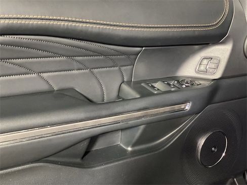 Used 2023 Ford Expedition Platinum image 30