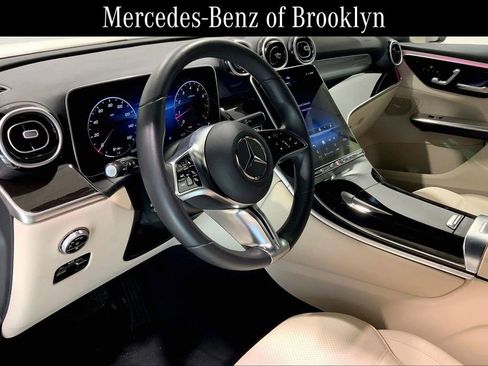 Used 2025 Mercedes-Benz GLC 300 4MATIC image 16