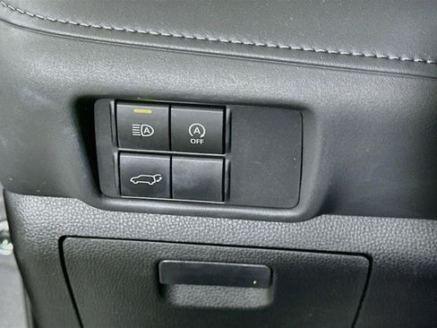 Used 2023 Toyota Highlander XLE FWD image 17