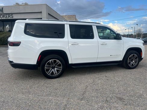 Used 2024 Jeep Wagoneer L Series II image 23