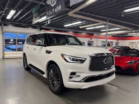 Used 2023 INFINITI QX80 Sensory w/ Cargo Package image 3
