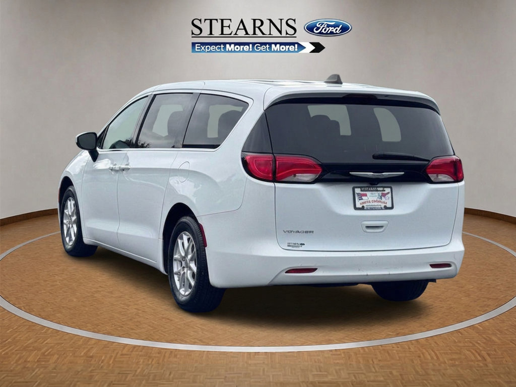 Used 2023 Chrysler Voyager LX FWD image 11