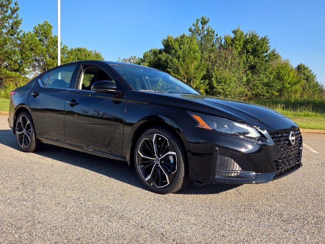 New 2026 Nissan Altima 2.5 SR w/ SR Premium Package FWD image 1