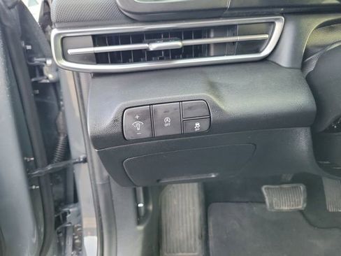 Used 2025 Hyundai Elantra SE FWD image 14