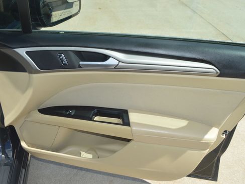 Used 2016 Ford Fusion SE FWD image 21