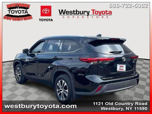 Used 2022 Toyota Highlander XLE image 7