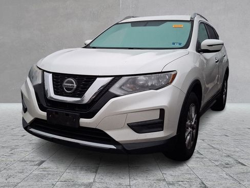 Used 2018 Nissan Rogue SV FWD image 1