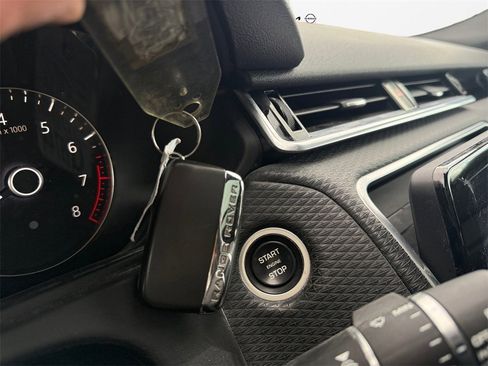 Used 2020 Land Rover Range Rover Velar S image 31