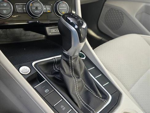 Used 2024 Volkswagen Jetta SE w/ Black Wheel Package image 15