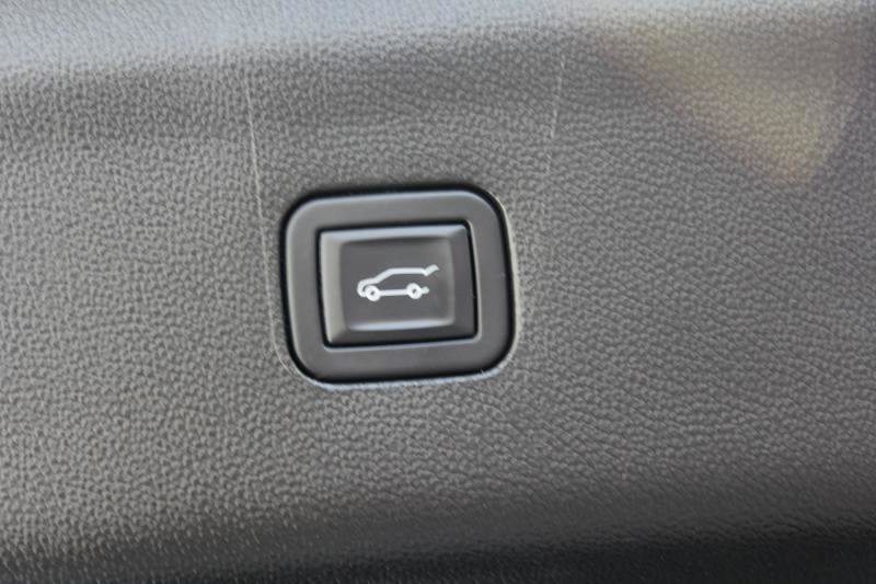 Used 2023 Buick Enclave Essence w/ Experience Buick Package FWD image 15