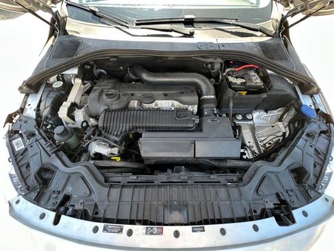 Used 2016 Volvo V60 T5 Cross Country image 8