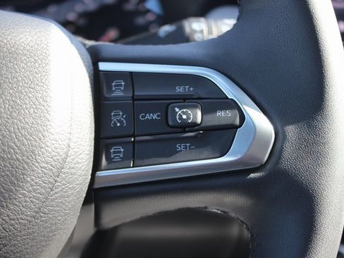 Used 2024 Jeep Compass Limited image 15