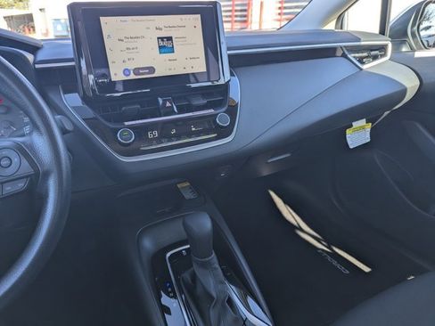 Used 2025 Toyota Corolla LE image 24