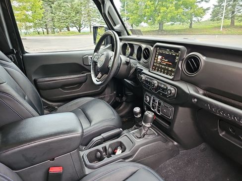 Used 2023 Jeep Wrangler Unlimited w/ Cold Weather Group AWD/4WD image 10