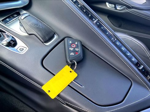 Used 2022 Chevrolet Corvette Stingray Preferred Conv w/ Z51 Performance Package RWD image 18