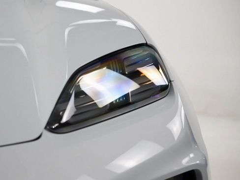 Certified 2025 Porsche Macan 4S Electric image 6