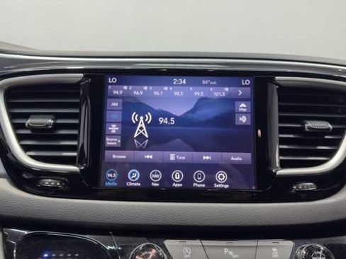 Used 2020 Chrysler Pacifica Touring w/ S Appearance Package FWD image 31