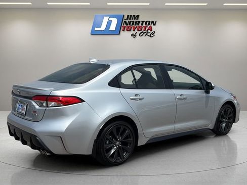 Used 2026 Toyota Corolla SE w/ SE Premium Package FWD image 5