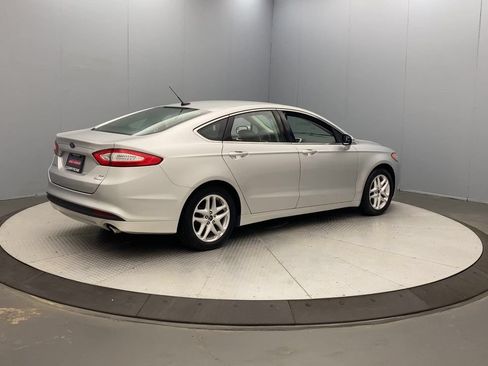 Used 2014 Ford Fusion SE w/ Equipment Group 202A FWD image 5