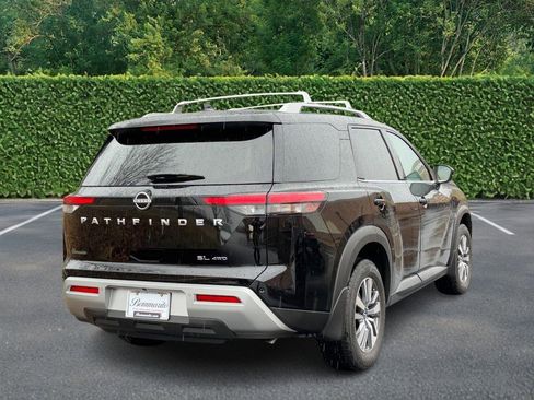 Used 2024 Nissan Pathfinder SL image 3