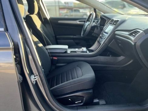 Used 2019 Ford Fusion SE image 24