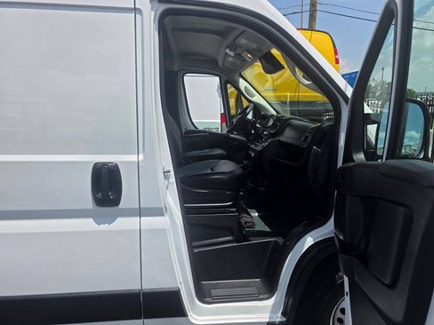 Used 2025 RAM ProMaster 2500 w/ Convenience Group FWD image 13