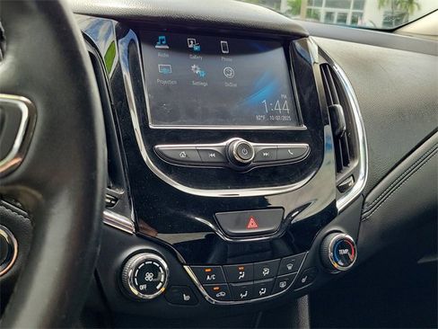 Used 2017 Chevrolet Cruze Premier image 25