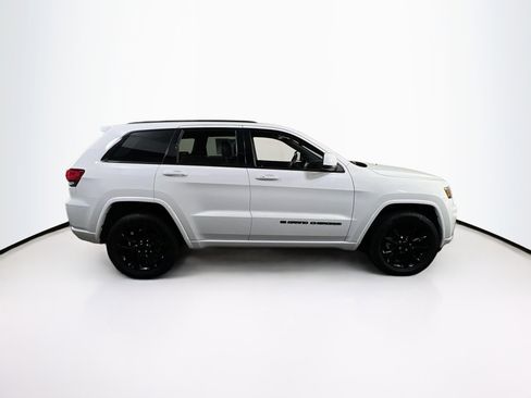 Used 2022 Jeep Grand Cherokee Laredo X image 4