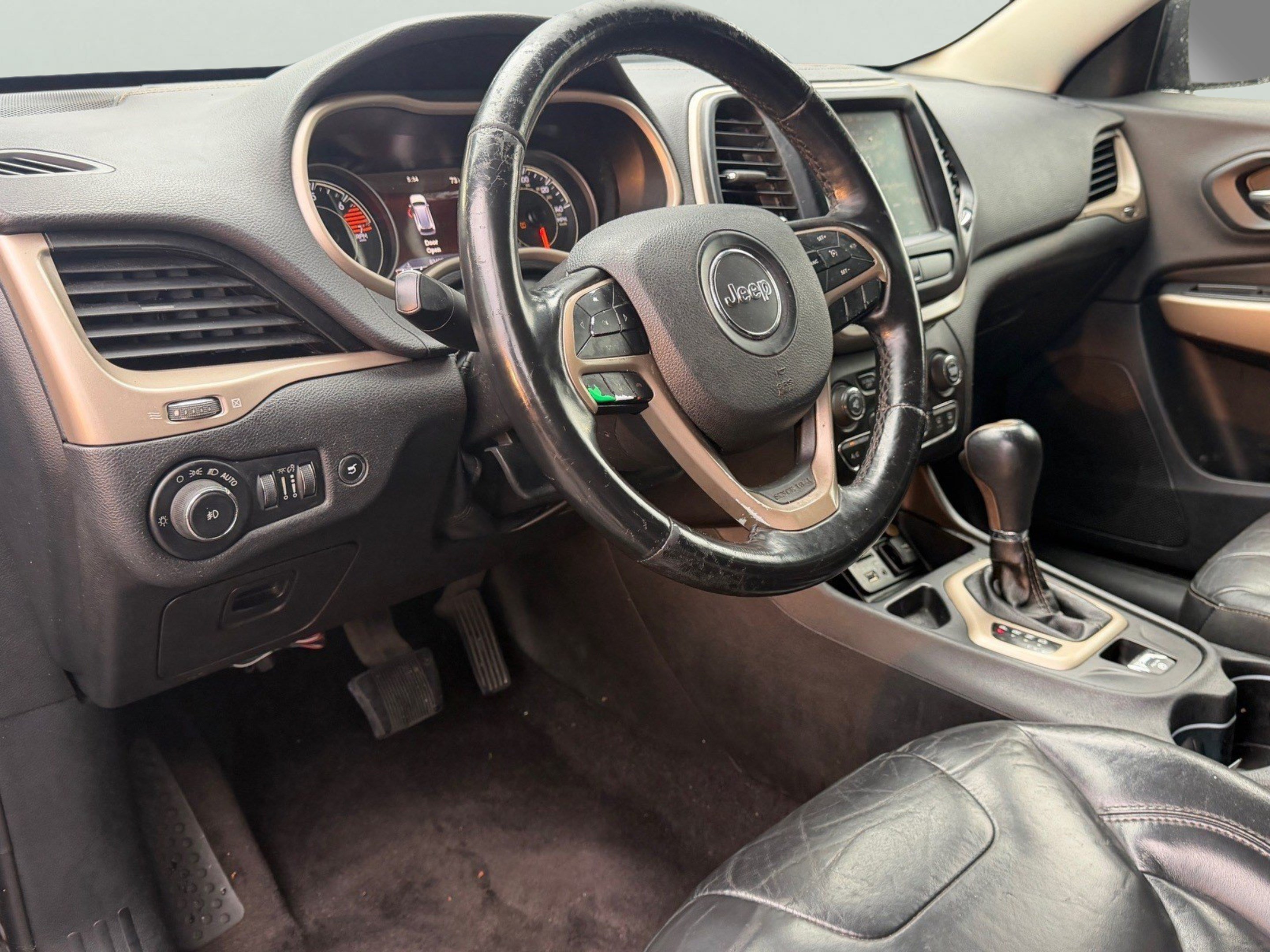 Used 2018 Jeep Cherokee Limited FWD image 14