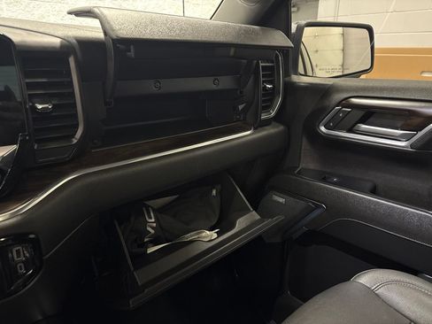 Used 2024 GMC Sierra 1500 SLT w/ SLT Convenience Package AWD/4WD image 30