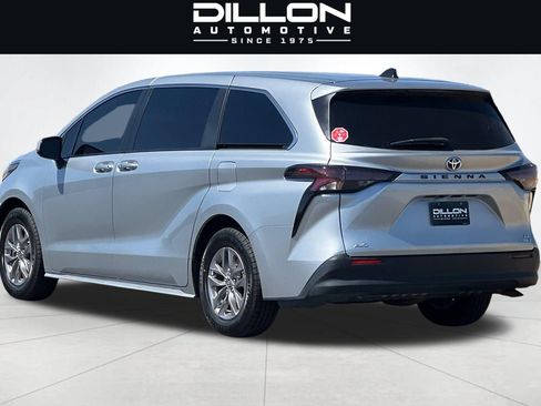 Used 2024 Toyota Sienna LE AWD/4WD image 6