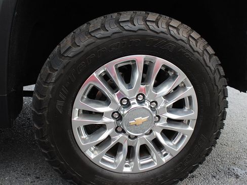 Used 2022 Chevrolet Silverado 2500 High Country w/ Z71 Off-Road Package AWD/4WD image 11
