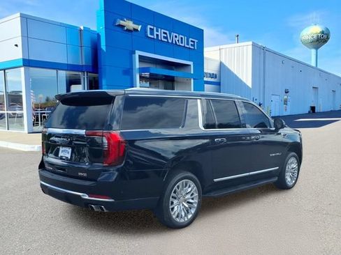 Used 2025 GMC Yukon XL Denali AWD/4WD image 3