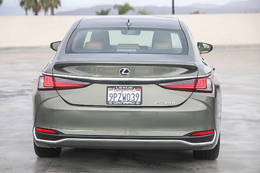Certified 2025 Lexus ES 300h w/ Premium Package FWD image 6