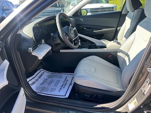 New 2025 Hyundai Elantra Limited image 7