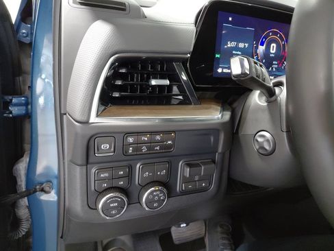 Certified 2026 Chevrolet Suburban High Country AWD/4WD image 28