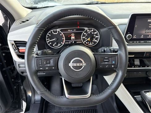 Used 2023 Nissan Rogue SL image 26