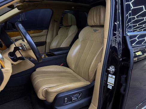 Used 2017 Bentley Bentayga image 15